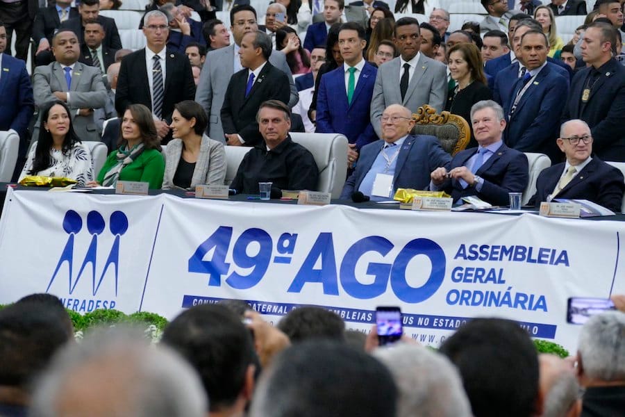 #864: Bolsonaro na maçonaria e a religião no centro das eleições