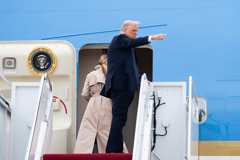 Trump adota medidas que sugerem uso militar contra opositores nos Estados Unidos