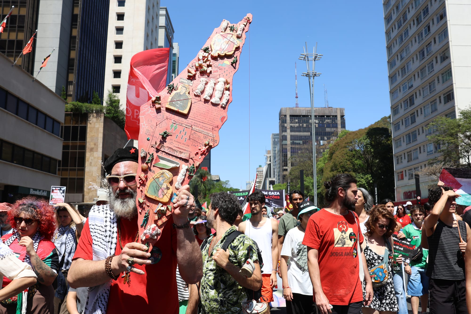 Na véspera das conversas sobre paz no Egito, Israel bombardeia Gaza e mata mais 24 palestinos