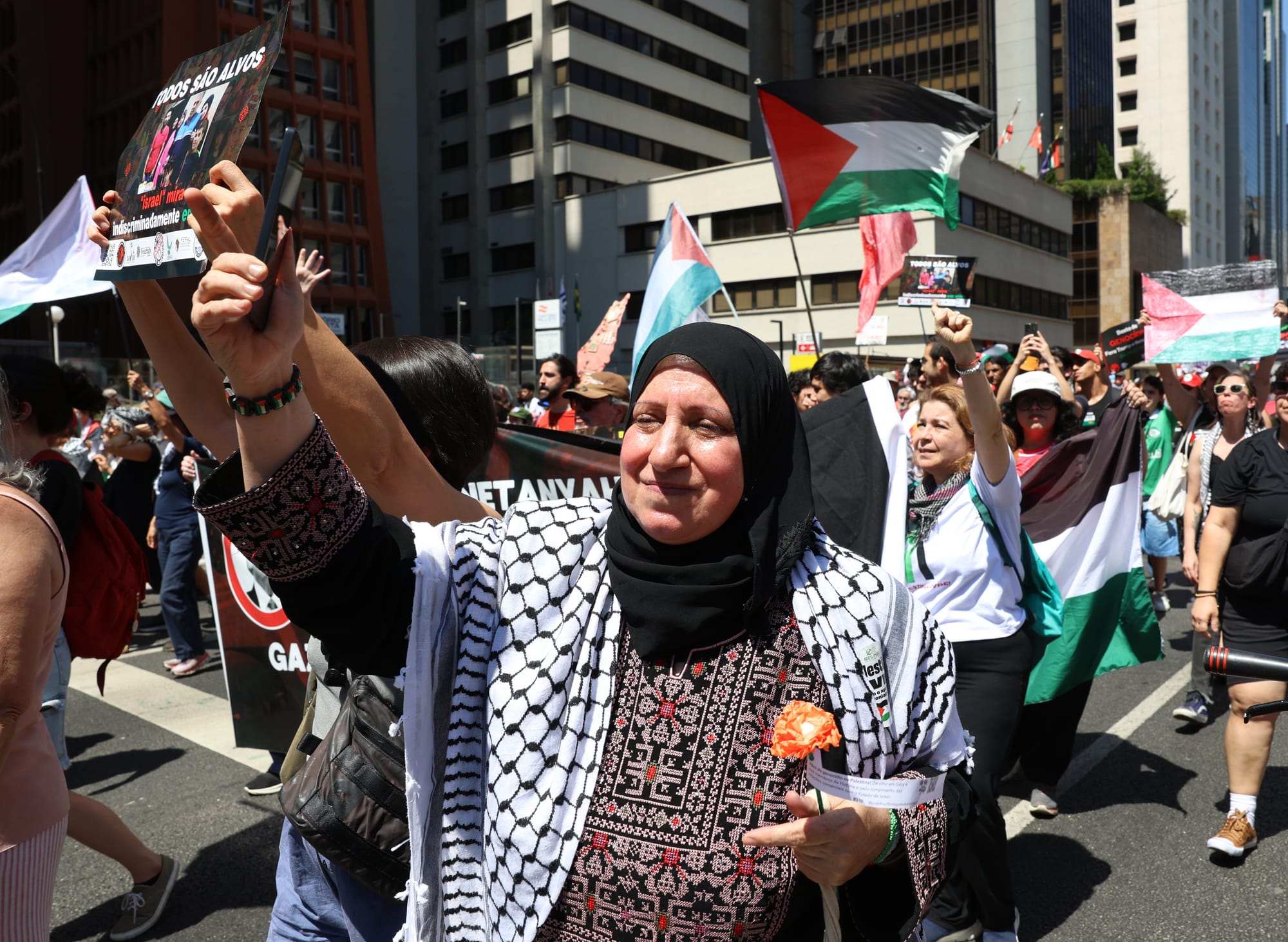 Na véspera das conversas sobre paz no Egito, Israel bombardeia Gaza e mata mais 24 palestinos