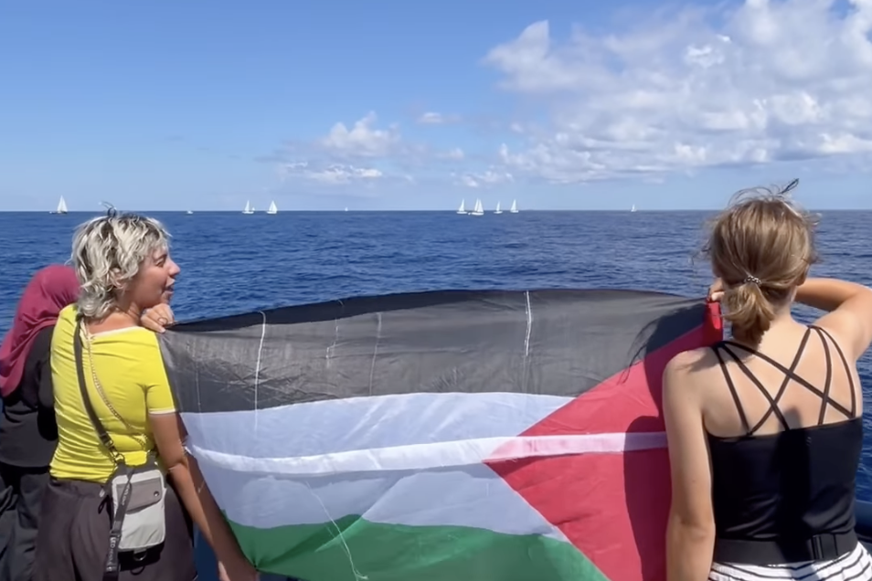 Israel intercepta –em águas internacionais– a flotilha que levava ajuda humanitária a Gaza