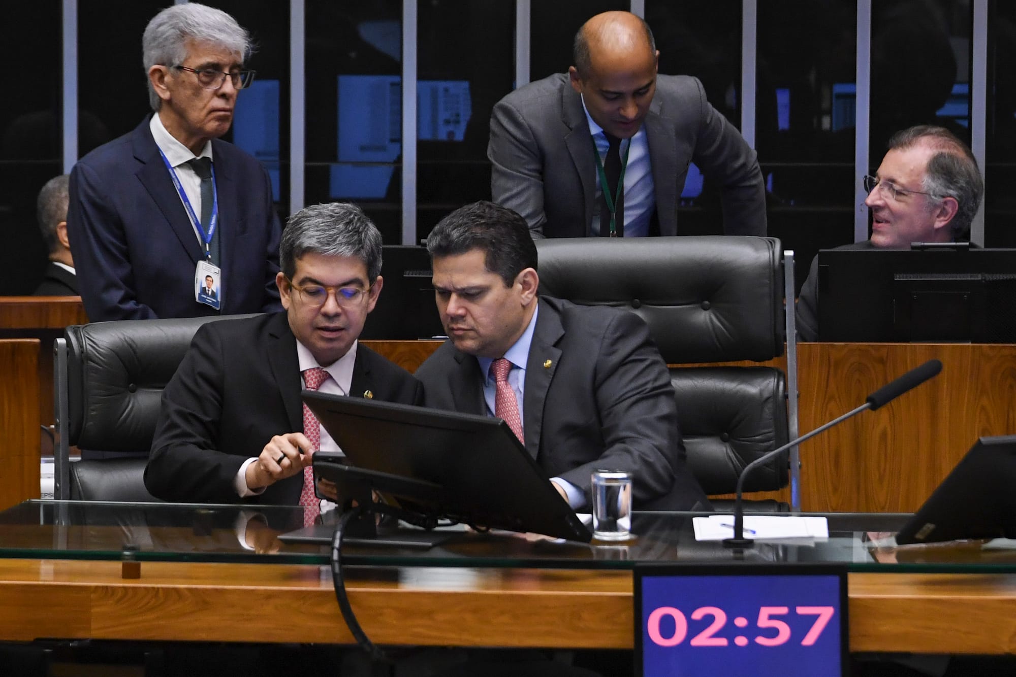 Congresso aprova LDO com prazo para o governo pagar emendas