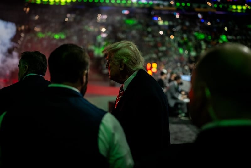 EUA: Ao mudar regras eleitorais, Trump elogia biometria do Brasil