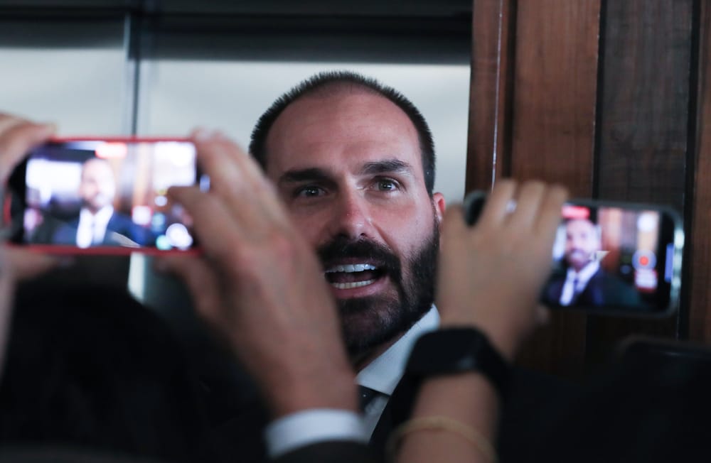 Indicação de Eduardo Bolsonaro como líder da minoria é rejeitada; Conselho de Ética da Câmara abre processo de cassação contra ele
