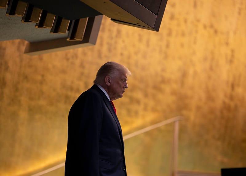 Trump adota medidas que sugerem uso militar contra opositores nos Estados Unidos