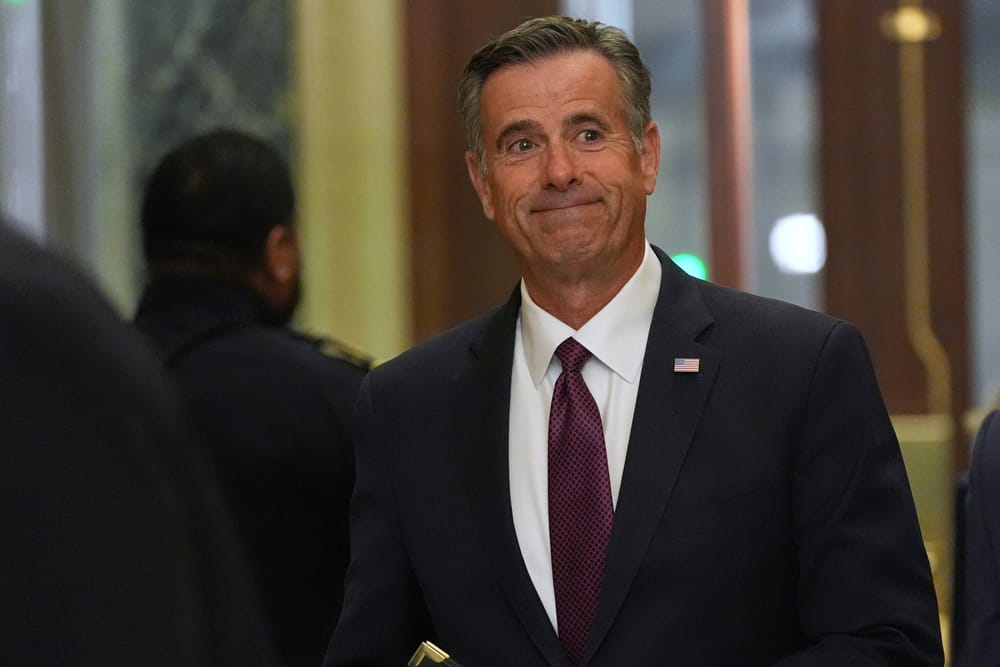 Diretor da CIA se reúne com a presidente interina da Venezuela em Caracas