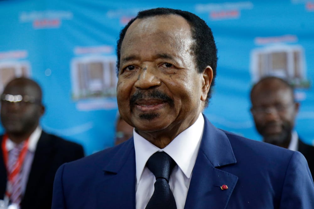 Retorno do presidente camaronês Biya após longa estadia no exterior levanta preocupações sobre sua saúde