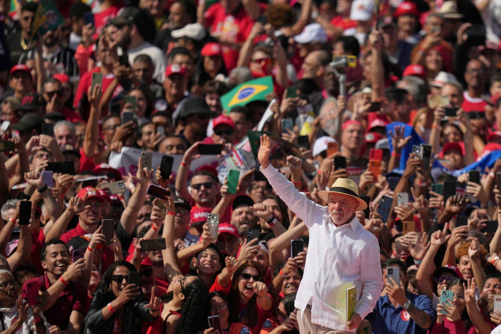 Lula e Flávio Bolsonaro iniciam suas campanhas presidenciais
