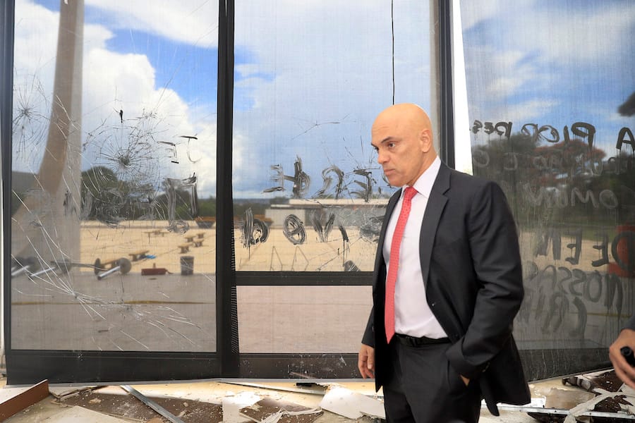 Ministro Alexandre de Moraes avalia estragos após vandalismo no STF / Foto: Rosinei Coutinho/SCO/STF