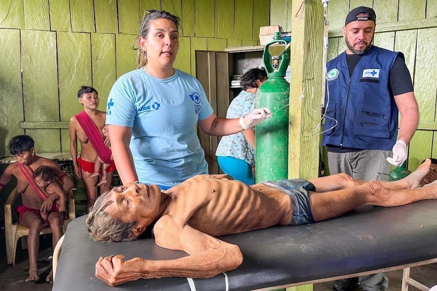 Yanomani em foto que circula nas redes sociais / Foto: Twitter