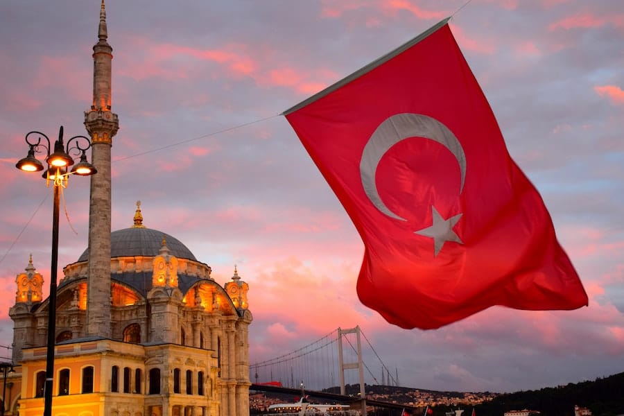 Artigo: ‘Mar Negro: Turquia coordena estreitos abertos com a Rússia‘