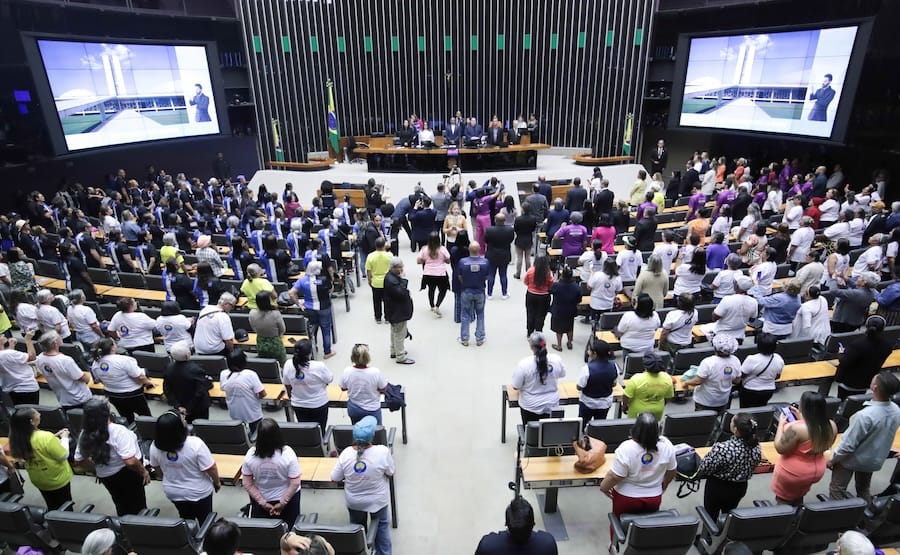 #1884: Quem são os deputados por trás do projeto que equipara o aborto ao homicídio?