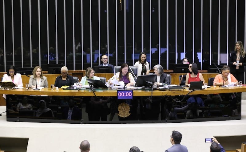 Comparamos a presença feminina no Congresso do Brasil com outros países