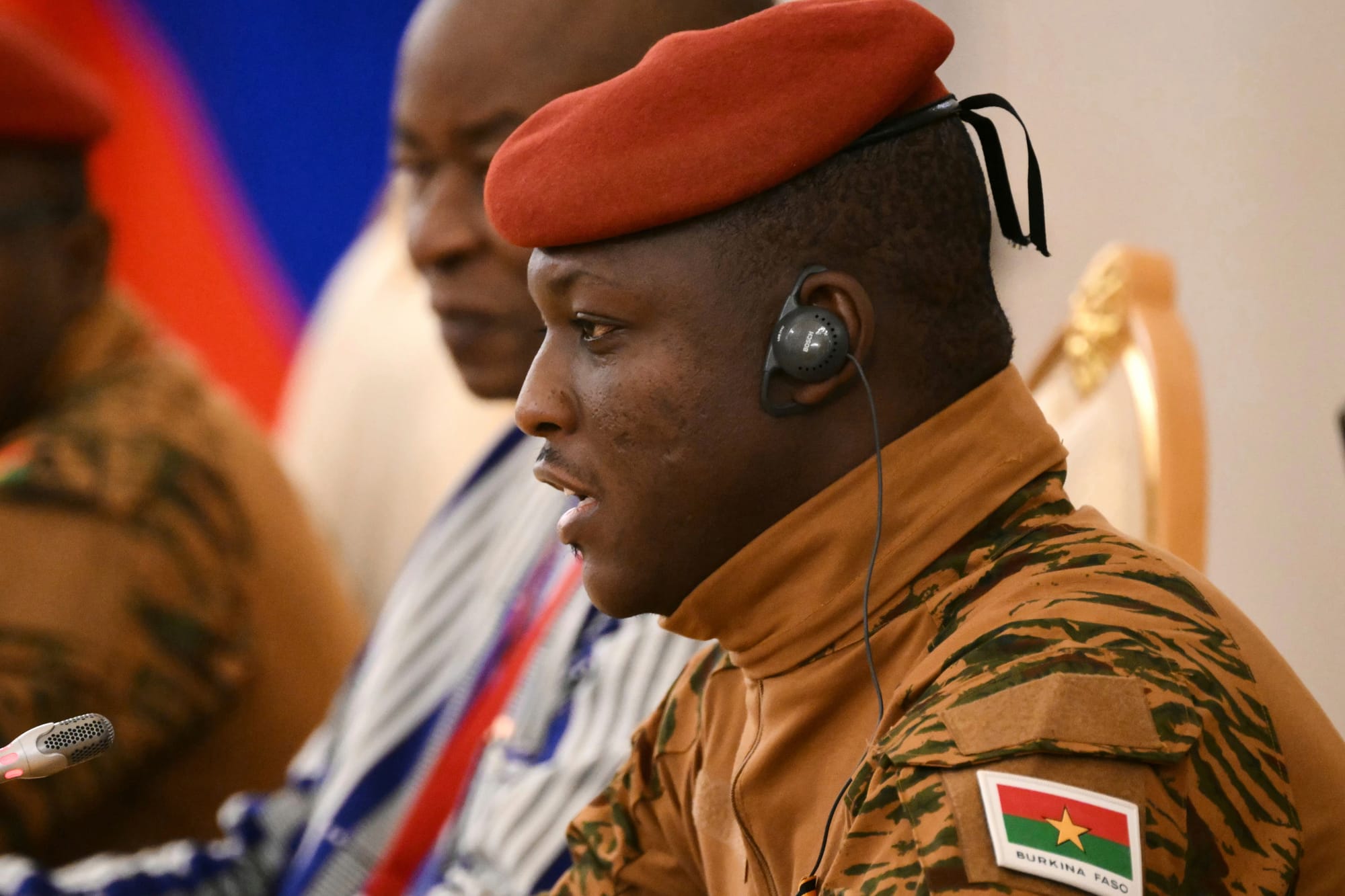 Junta militar de Burkina Faso dissolve todos os partidos políticos do país
