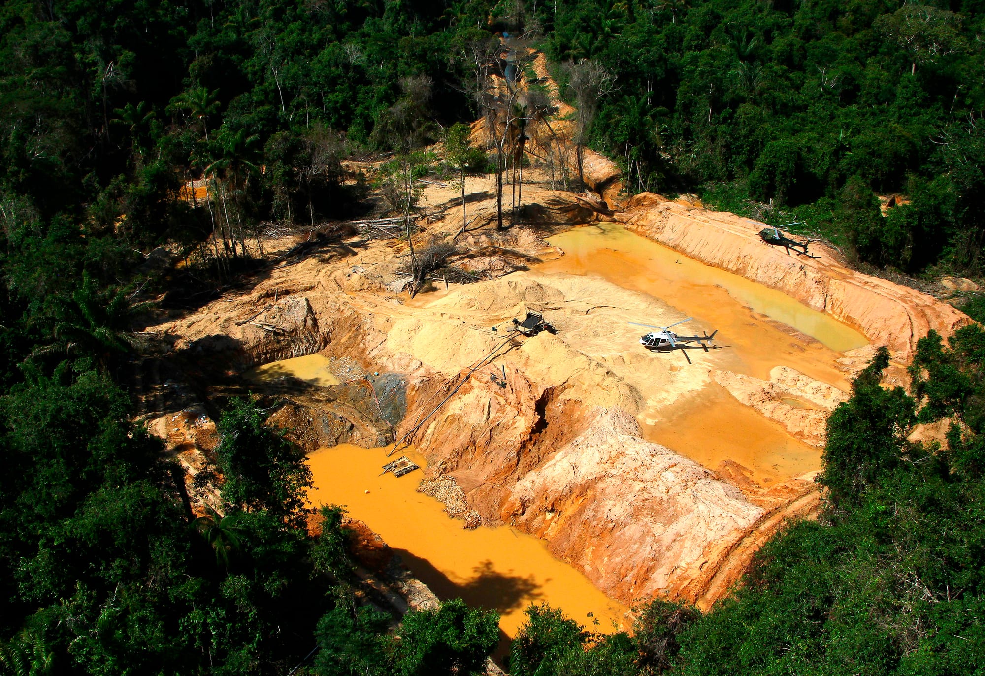 Alta global do preço do ouro impulsiona uma nova 'corrida pela mineração' na Amazônia