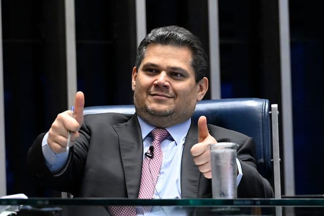 Alcolumbre marca a votação do fim da escala 6x1