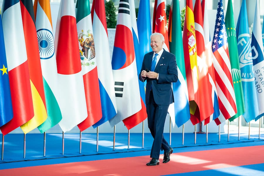 O presidente dos Estados Unidos, Joe Biden, em chegada para encontro do G20, em Roma, no 30 de outubro de 2021 / Foto: Adam S