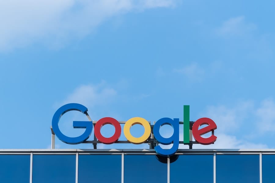 Letreiro do Google / Foto: Pawel Czerwinski/Unsplash
