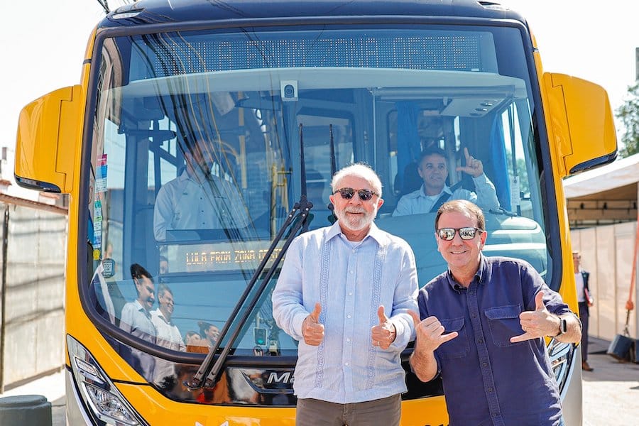 O presidente Lula ao lado do prefeito do Rio, Eduardo Paes, no dia 10 de agosto de 2023 / 📸 Reprodução/Twitter