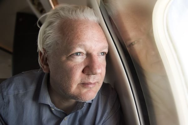 #1191: Fundador do Wikileaks é solto no Reino Unido; resumimos o caso