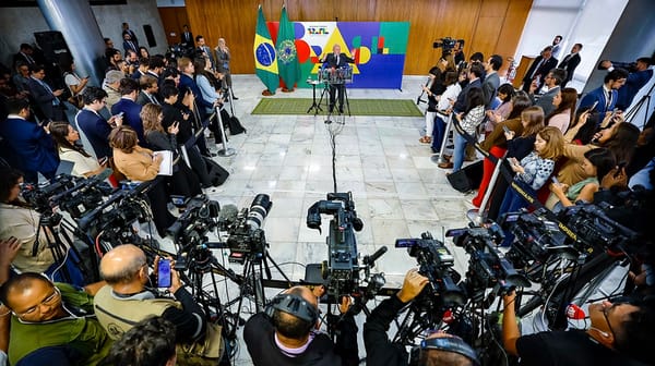 Lula dá coletiva e comenta sobre Gaza, Estados Unidos, IOF e fraude no INSS