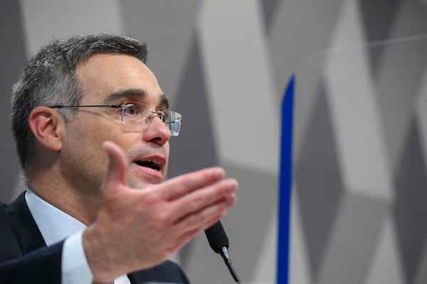 À mesa, indicado para exercer o cargo de ministro do Supremo Tribunal Federal (STF), André Luiz de Almeida Mendonça / Foto