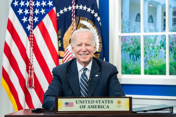O presidente dos Estados Unidos, Joe Biden, anunciou mais US$ 800 milhões para a Ucrânia / Foto: Adam Schultz/Official Whit