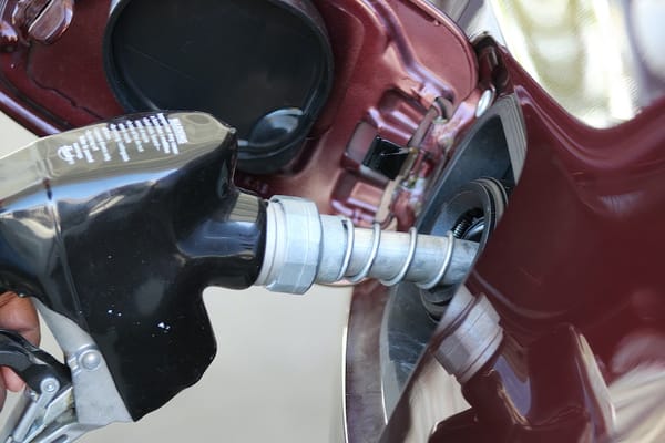 Gasolina / Foto: Dawn McDonald/Unsplash