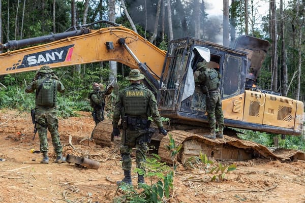 Grupo Especializado de Fiscalização (GEF) do Ibama desativa máquinas de garimpo ilegal na Terra Indígena Munduruku, no Pa