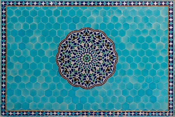 Blue Tiles of Jame Mosque in Yazd, Iran / Foto: Mansour Kiaei/Unsplash