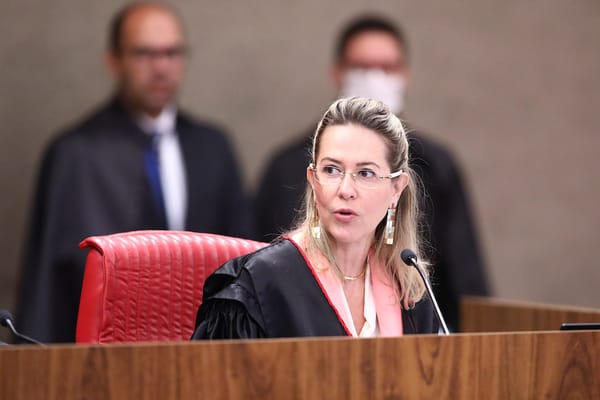 A ministra Maria Claudia Bucchianeri, em sessão do TSE no dia 22 de setembro de 2022