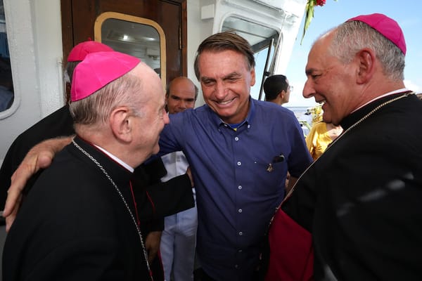 Entenda o noticiário: Bolsonaro participou de evento religioso Belém (PA) no dia 8 de outubro de 2022, a Romaria Fluvial do