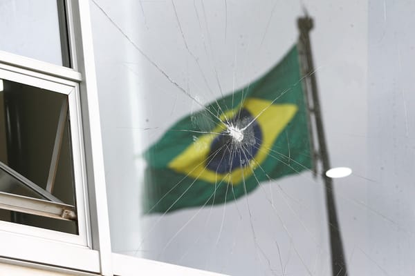 Móveis e janelas danificadas no Palácio do Planalto / Foto: Marcelo Camargo/Agência Brasil