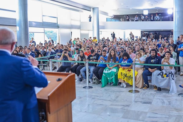 No mesmo dia 16, de fevereiro de 2023, mas à tarde, Lula anunciou os novos valores e a expansão das bolsas CAPES, CNPq e do