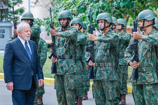 15.03.2023 - Presidente da República, Luiz Inácio Lula da Silva, durante chegada para o almoço com Almirantado do Comando 