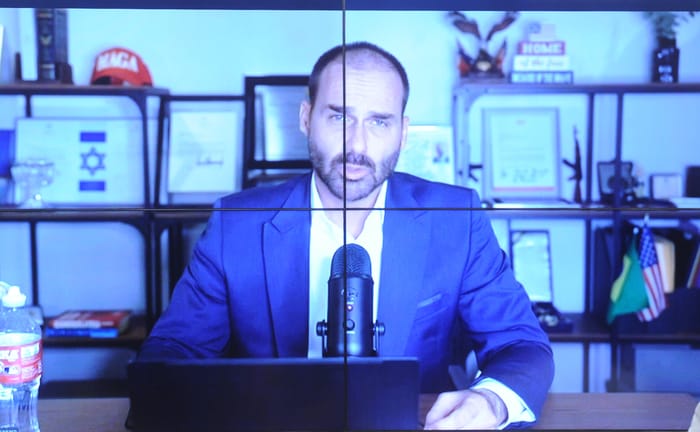 Câmara cassa mandatos de Eduardo Bolsonaro e Alexandre Ramagem