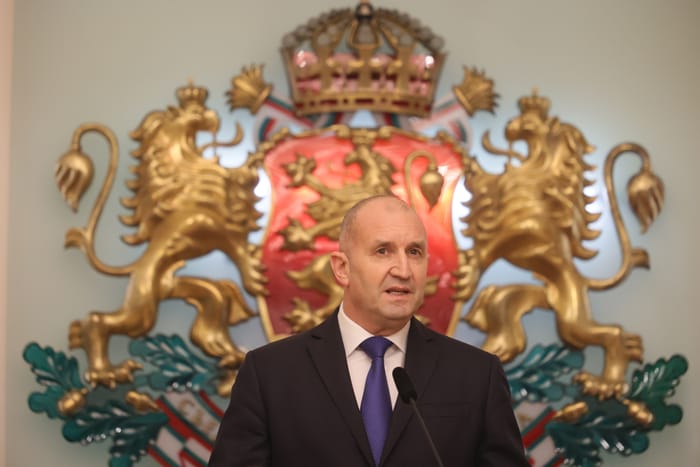 Presidente búlgaro de esquerda, Rumen Radev, anuncia renúncia