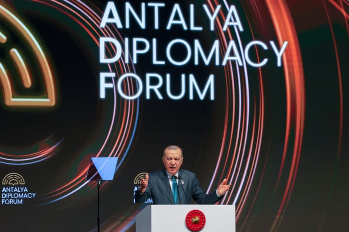 Turquia assume liderança da COP31 com promessa de transformar compromissos climáticos em resultados concretos