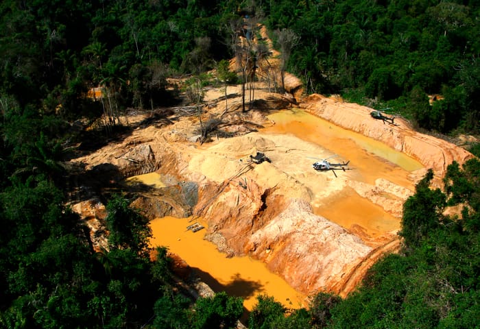 Alta global do preço do ouro impulsiona uma nova 'corrida pela mineração' na Amazônia