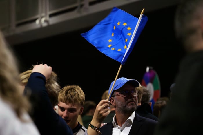 Eleitores da Islândia rejeitam proposta de retomar negociações para adesão à União Europeia
