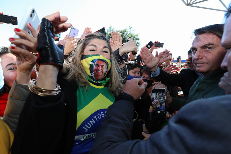 (Ponta Porã - MS, 30/06/2021) Presidente da República Jair Bolsonaro, cumprimenta populares, durante chegada a Ponta Porã / Foto: Isac Nóbrega/PR