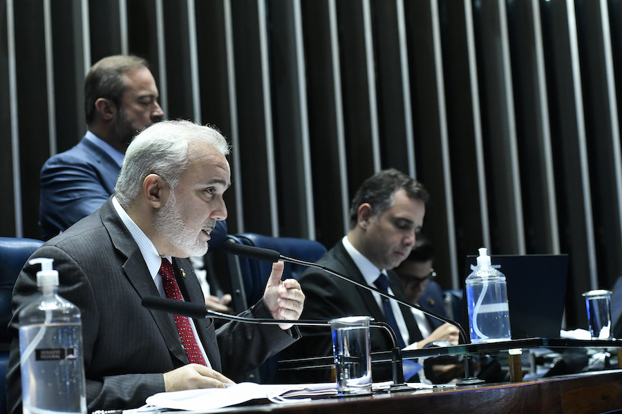 Mesa:  relator do PL 1.472/2021, senador Jean Paul Prates (PT-RN);  presidente do Senado Federal, senador Rodrigo Pacheco (PSD-MG).     Foto: Geraldo Magela/Agência Senado