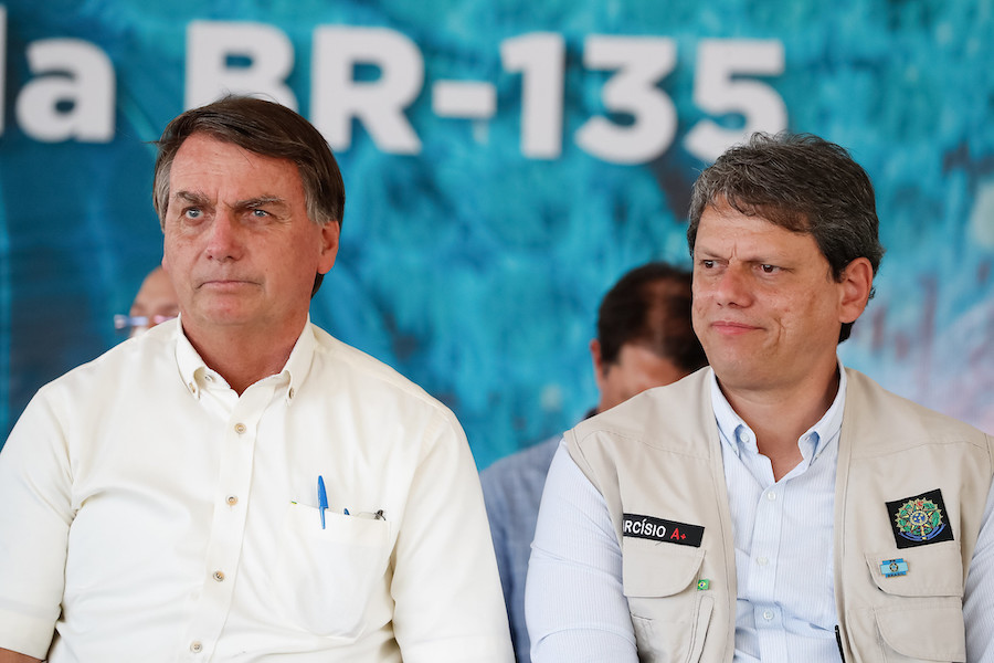 Bolsonaro ao lado do seu então ministro da Infraestrutura Tarcísio de Freitas, ora eleito governador de São Paulo pelo Republicanos / Foto: Alan Santos/PR