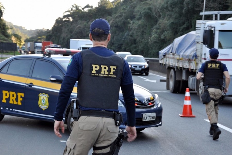 Uma abordagem da PRF (Polícia Rodoviária Federal) / Foto: Divulgação/PRF
