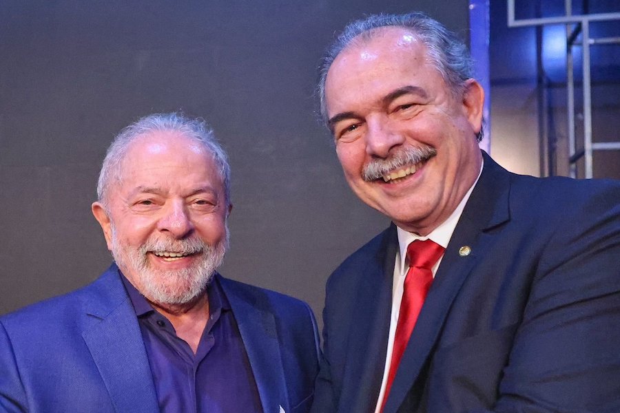 O futuro presidente do BNDES, Aloizio Mercadante, ao lado de Lula / Foto: Ricardo Stuckert/Divulgação