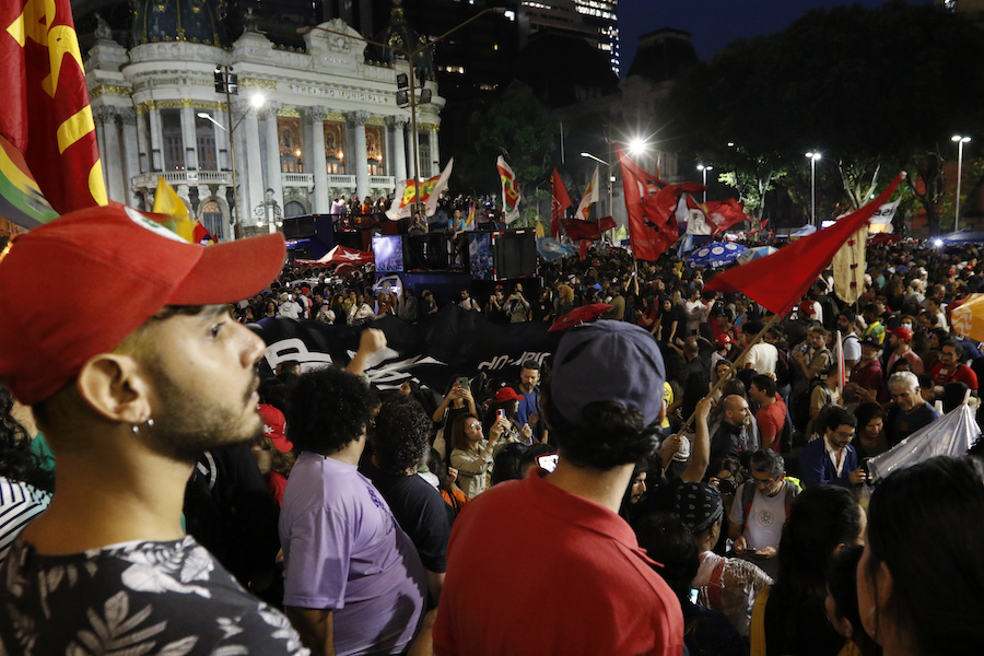 Manifestantes lotam praça da Cinelândia a em defesa da democracia após atos golpistas em Brasilia / Foto: Fernando Frazão/Agência Brasil