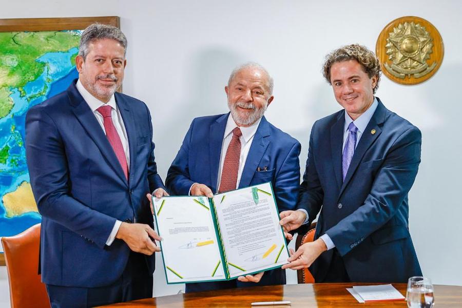 Lula entrega a proposta de arcabouço fiscal do governo ao presidente da Câmara, Arthur Lira (PP-AL) / ? Ricardo Stuckert/PR