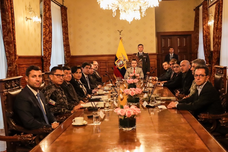 O presidente do Equador, Daniel Noboa, fez uma reunião no dia dos ataques com outras autoridades / 📸 Reprodução/X